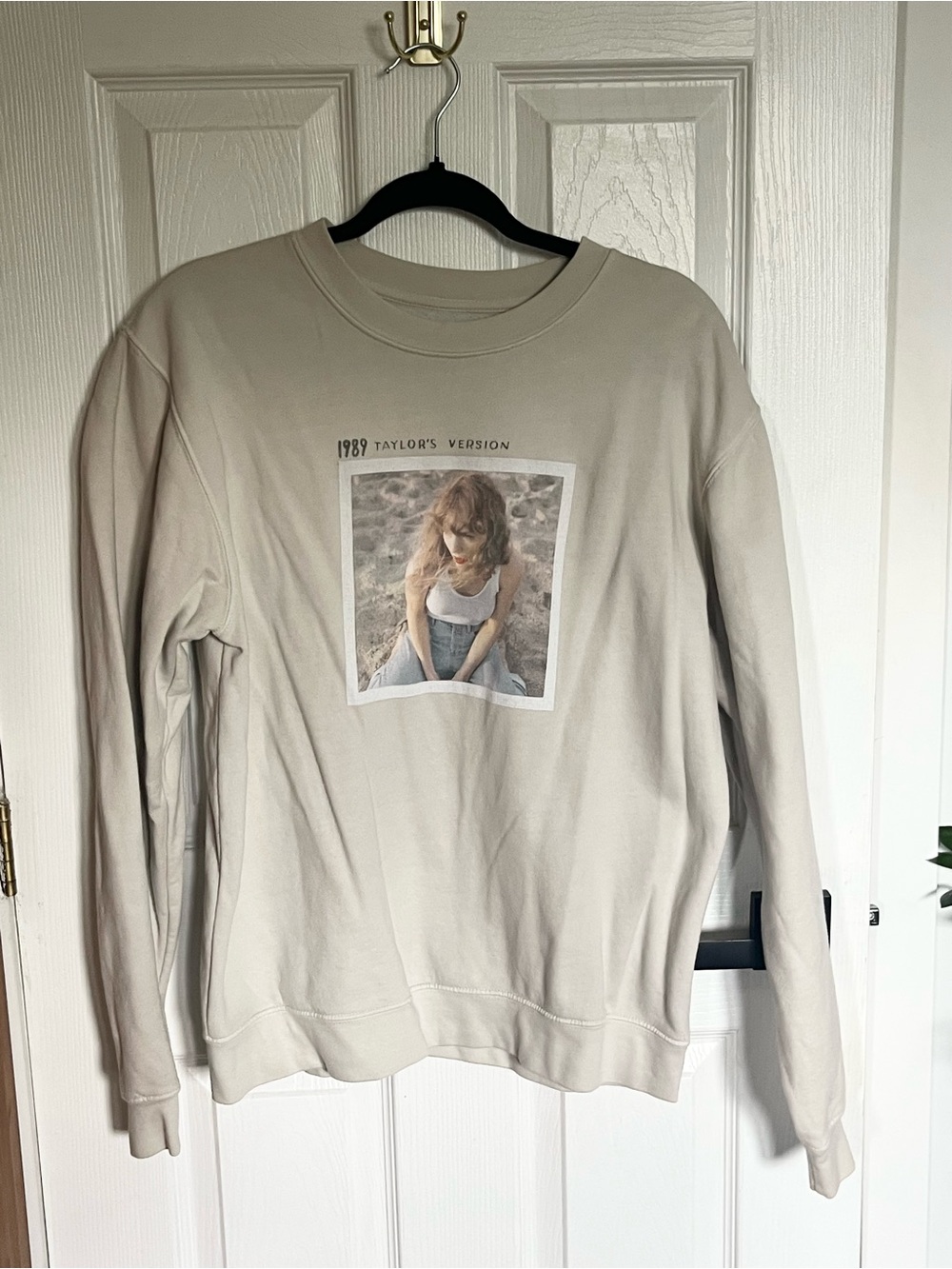 Official Taylor Swift 1989 Taylor’s Version Seagull Crewneck - Small